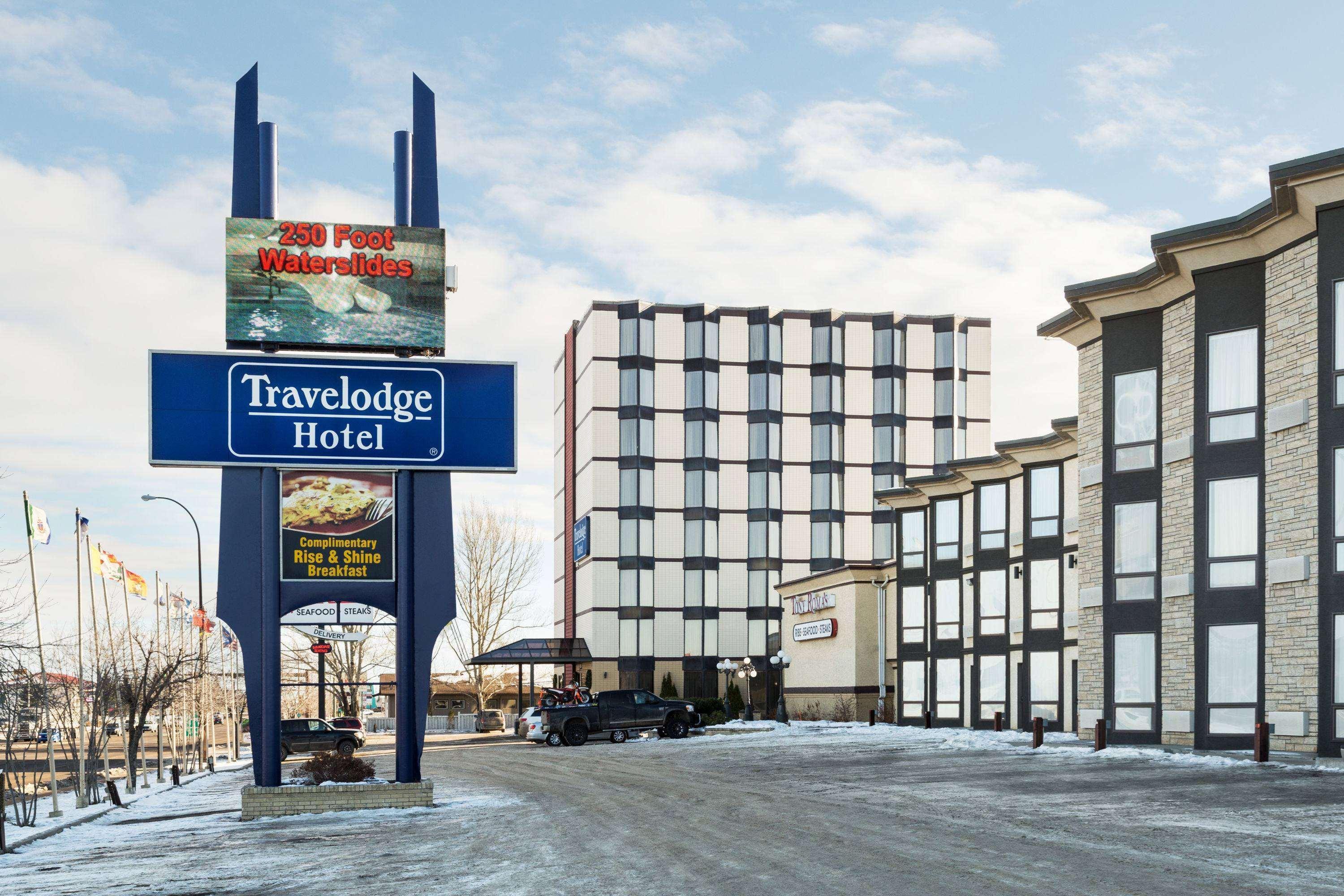 Travelodge By Wyndham Lloydminster Exterior photo